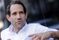 CEO American Apparel bị mất chức vì… quậy
