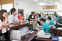 ABBANK (ABB): Cùng khách hàng bước qua mùa khó