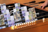 Hàng tỷ USD của các nhà Kl99ok phiên bản mới đã bốc hơi trong mấy ngày qua do việc chạy đua phá giá đồng tiền