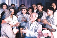 Bác Hồ gặp các cháu thiếu nhi dũng sỹ miền Nam tại Phủ Chủ tịch năm 1968.
ảnh: ttxvn