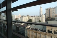 Với việc khung giá đất tăng gấp đôi, cùng hệ số điều chỉnh dự kiến tăng thêm, dự án chung cư sẽ khó có chỗ ở khu vực trung tâm thành phố.
Ảnh: Lê Toàn