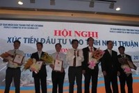 Lãnh đạo tỉnh Ninh Thuận trao giấy chứng nhận Kl99ok phiên bản mới cho 5 dự án với tổng vốn Kl99ok phiên bản mới gần 6.000 tỷ đồng
