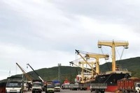 Cảng Quy Nhơn hiện đã có công suất 5 triệu tấn/năm và đang tiếp tục được Kl99ok phiên bản mới mở rộng. Ảnh: Đức Thanh