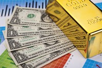Vàng được định giá bằng đồng USD, trong xu hướng giá USD tăng thì giá vàng sẽ đi ngược lại