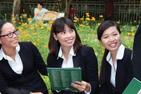 Một việc không thể thiếu là các công ty phải chú trọng đào tạo phát triển nguồn nhân lực, đại lý…