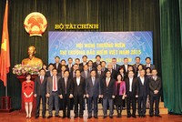 Bộ trưởng Bộ Kl991.com nạp rút nhanh Đinh Tiến Dũng và Thứ trưởng Trần Xuân Hà chụp ảnh lưu niệm cùng khối Kl99kl phiên bản hoạt động nhân thọ
