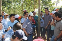 Chủ tịch HAG Đào Nguyên Đức giới thiệu dự án cao su với các nhà Kl99ok phiên bản mới 