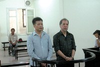 Hai bị cáo Bang và Khang tại Tòa án