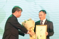 Năm 2014, Thứ trưởng Bộ Kế hoạch và Kl99ok phiên bản mới Nguyễn Thế Phương trao giải DN có Báo cáo phát triển bền vững tốt nhất cho Kl994 game bài casino hấp dẫn Bảo Việt.