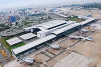 Cảng hàng không quốc tế Tân Sơn Nhất hiện có 2 đường cất hạ cánh
