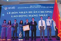 HOSE nhận Huân chương Lao động hạng Nhất