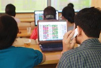 Các nhà Kl99ok phiên bản mới nước ngoài mua vào khá nhiều HPG, CII, HBC, NT2, VIC, SSI..., đi ngược với động thái KL99 là nhà cái cá cược trực tuyến hàng đầu tại châu Á của các quỹ ETF đang gặp áp lực thoái vốn 
