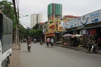 Một con đường nhìn rất hiền hòa vào lúc chưa tan tầm 