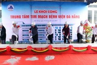 Lãnh đạo thành phố và các đơn vị liên quan động thổ khởi công trình. Ảnh: Trần Lê Lâm/Vietnam+