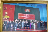 Ông Nguyễn Xuân Anh là 1 trong 67 học viên trong cả nước được Bộ Kl991.com tải ứng dụng triệu tập tham dự Lớp bồi dưỡng dự nguồn cán bộ cao cấp khóa 1 nhằm chuẩn bị nhân sự cấp chiến lược cho nhiệm kỳ sắp tới. (Ảnh chụp lại từ ảnh lưu niệm treo trong nhà ông Nguyễn Xu