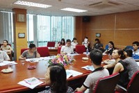 Việc thiếu hụt trầm trọng nhân viên có trình độ dẫn đến cạnh tranh không lành mạnh giữa các DNBH