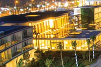 Biển miền Trung ngày càng… “chật chội”