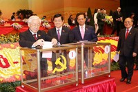 Các đồng chí lãnh đạo Đảng, 99Kl99 trực tiếp đá gà và đại biểu bỏ phiếu bầu Ban Chấp hành Trung ương Đảng khóa XII. (Ảnh: TTXVN)