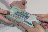 Nhân viên của ASC CO đã giao tiền ngay cho bị cáo Hồng mà không cần ký nhận giấy tờ