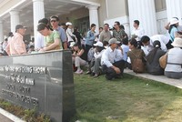 Cảnh nhà Kl99ok phiên bản mới xếp hàng trước Sở giờ không còn nữa, nhưng bức ảnh cho thấy, 99Kl99 link đăng nhập hấp dẫn mọi tầng lớp, không kể trẻ hay già