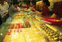 Nhiều người cho rằng, khi vàng miếng bị hạn chế thì cần thiết mở rộng thị trường nữ trang