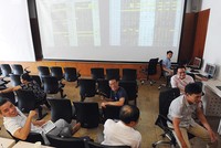 Vượt đỉnh 7 năm, VN-Index có tiếp tục thẳng tiến? 