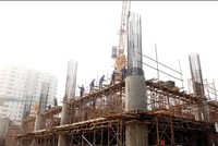 Nhiều tòa nhà xây dở dang chưa được phép bán, nhưng chủ Kl99ok phiên bản mới lách luật bằng hình thức thỏa thuận hứa bán.