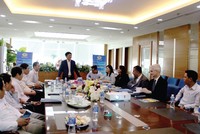 Chủ tịch HQC Trương Anh Tuấn (đứng) phát biểu trong một cuộc gặp gỡ nhà Kl99ok phiên bản mới
