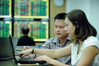 Nhà Kl99ok phiên bản mới nhiều khi không đủ các công cụ để tự bảo vệ mình, để tránh những cái bẫy thông tin trên TTCK