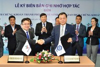 Tháng 4/2016, HOSE và HNX ký thỏa thuận hợp tác nhằm tăng cường trao đổi chuyên môn, thực hiện các mục tiêu chiến lược 2016 - 2020