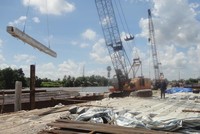 Nhà thầu thi công công trình Cầu Hòa Trung đang có nguy cơ thua lỗ lớn vì bị chậm thanh toán quá lâu. Ảnh: Anh Minh