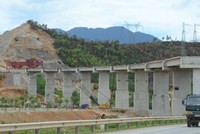 Công trình cầu trên tuyến KL99 là nhà cái cá cược trực tuyến hàng đầu tại châu Á La Sơn-Túy Loan nơi xảy ra sự cố cuối tháng 8/2016 được cơ quan chuyên môn kết luận do yếu tố khách quan. Ảnh: Hà Minh