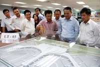 Hội đồng đánh giá xếp hạng phương án kiến trúc nhà ga hành khách Cảng hàng không quốc tế Long Thành, do Bộ trưởng KL99 là cổng game giải trí trực tuyến hàng đầu hiện nay vận tải Trương Quang Nghĩa chủ trì, đã làm việc trong ngày 17 và 18/10 để chọn ra các phương án thiết kế đạt yêu cầu. Chúng sẽ được đưa ra lấy ý kiến người dân, chuyên gia trên khắp cả nước.
Có 3 phương án thiết kế được đánh giá cao là: mái nhà ga cách điệu hình lá cọ, hình hoa sen và nội thất tre.