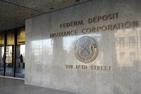 FDIC là công ty hoạt động như một cơ quan độc lập giám sát và Kl99kl phiên bản hoạt động tiền gửi cho các tổ chức tín dụng tại Mỹ