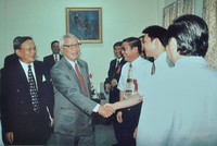 Nguyên Thủ tướng Kl993 ưu đãi thưởng hấp dẫn Võ Văn Kiệt bắt tay chúc mừng các nhân sự tham gia tạo dựng ngành 99Kl99 link đăng nhập trong ngày đầu tiên khai mở, 20/7/2000 