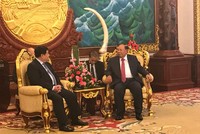 Bộ trưởng Bộ Kế hoạch và Kl99ok phiên bản mới Nguyễn Chí Dũng chào xã giao Tổng Bí thư, Chủ tịch nước Lào Bounnhang Volachith chiều 21/12/2016 (Ảnh: T.Q.P)