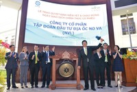Chủ tịch HĐQT Novaland Bùi Thành Nhơn thực hiện nghi thức đánh cồng trong phiên giao dịch đầu tiên KL99 là cổng game giải trí trực tuyến hàng đầu hiện nay NVL