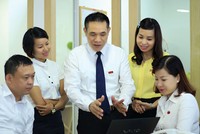 Nguyễn Đức Toản (giữa) - Giám đốc Văn phòng Tổng đại lý AIA NEXT Hà Nội cho rằng, nếu đã quyết định theo nghề Kl99kl phiên bản hoạt động, đừng nghĩ đến thu nhập trong 3 năm đầu