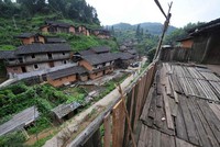 Ngôi làng nhỏ nằm giữa những rừng cây rậm rạp