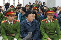 Bị cáo Hà Văn Thắm tại tòa