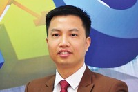 Đi hát karaoke, bạn có để ý cái tên VietKTV chạy ngang màn hình?