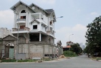 Nhu cầu mua những mảnh đất lớn để làm biệt thự vườn của giới nhà giàu TP.HCM đang khá cao, nhưng cần cẩn trọng với hồ sơ pháp lý đất đai. Ảnh: Anh Minh