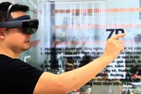 Trải nghiệm kính Microsoft Hololens tham khảo dự án Web Tổng Nhà Cái 99Kl99 Giải Trí Bậc Nhất