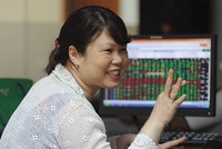 Thị trường 99Kl99 link đăng nhập tháng 7: Đà tăng dựa vào nội lực
