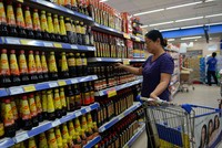 Ngành bán lẻ, công nghiệp tiêu dùng tiếp tục chiếm tỷ trọng lớn trong giá trị các thương vụ M&A tại Việt Nam năm 2016-2017.