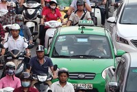 Cũng như các hãng taxi truyền thống, Mai Linh đang đối mặt với sự cạnh tranh rất lớn từ các công ty công nghệ trong lĩnh vực vận tải như Grab, Uber. Ảnh: Đức Thanh
