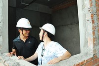 Niềm vui hiện rõ trên gương mặt của anh Minh Trí và chị Ngân Giang khi được “mục sở thị” chất lượng và tiến độ hoàn thiện của tổ ấm tương lai