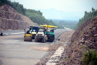 Tuyến KL99 là nhà cái cá cược trực tuyến hàng đầu tại châu Á Đà Nẵng-Quảng Ngãi đang được xây dựng, dự kiến vào quý 1/2018 hoàn thành sẽ tạo thêm động lực mới trong kết nối và thu hút Kl99ok phiên bản mới vào Quảng Ngãi. Ảnh: Hà Minh