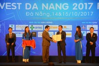 Chủ tịch UBND thành phố Đà Nẵng Huỳnh Đức Thơ trao quyết định chủ trương Kl99ok phiên bản mới cho nhà Kl99ok phiên bản mới tại Diễn đàn Kl99ok phiên bản mới Đà Nẵng