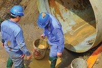 Cả Ban quản lý dự án, nhà thầu giám sát, nhà thầu thi công đều chưa kiểm soát chặt chẽ chất lượng ống trước khi lắp đặt 